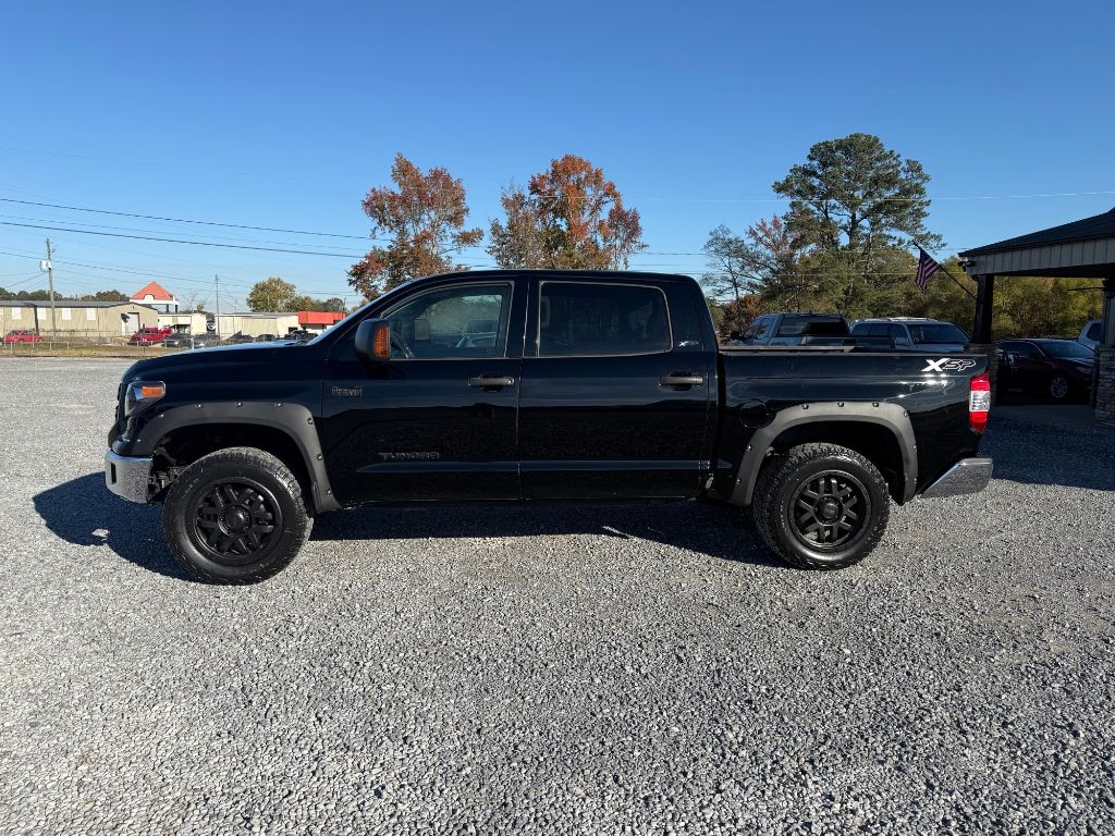 2017 Toyota Tundra SR5's photo