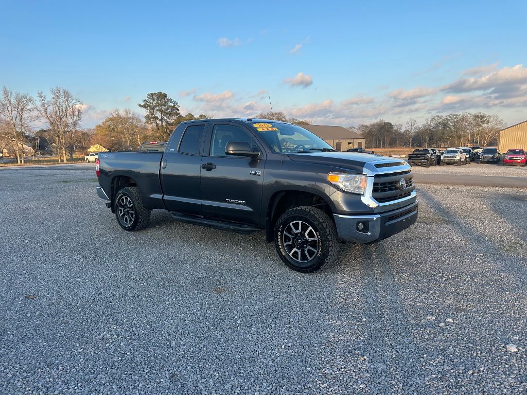 2015 Toyota Tundra SR5's photo