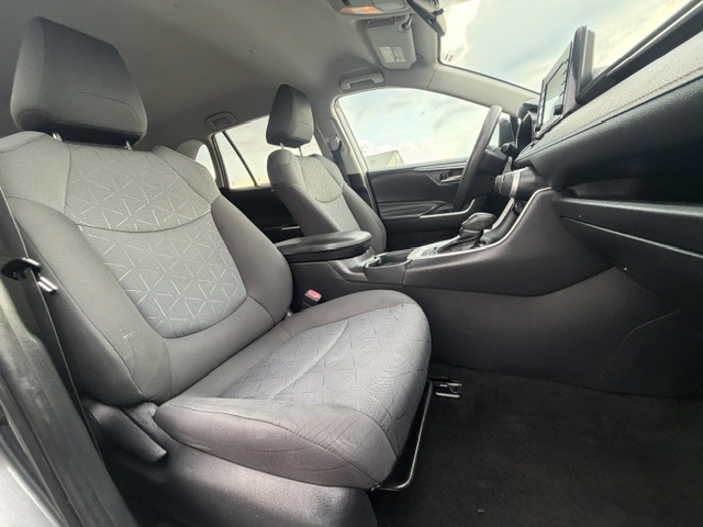 2020 Toyota RAV4 XLE - Photo 8
