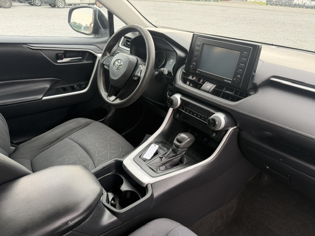 2020 Toyota RAV4 XLE - Photo 9