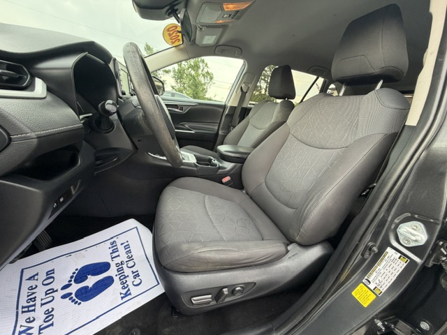 2020 Toyota RAV4 XLE - Photo 14