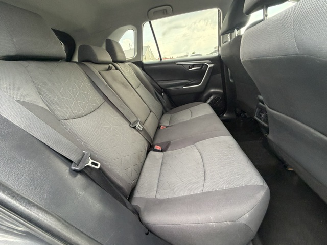 2020 Toyota RAV4 XLE - Photo 10